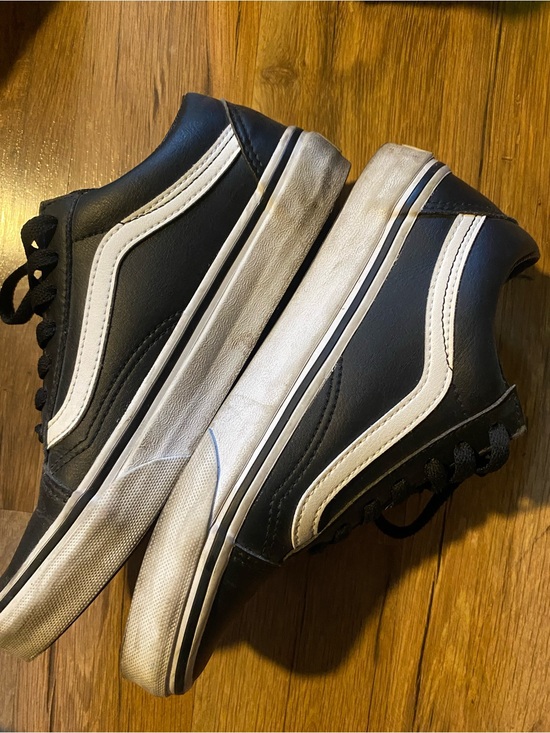 Vans Shoes - Black & White leather vans old skool Low-Top Skate Shoes women’s 6.5 men’s 5